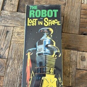 Moebius Model Lost in Space The Robot 1:24 Model Kit
